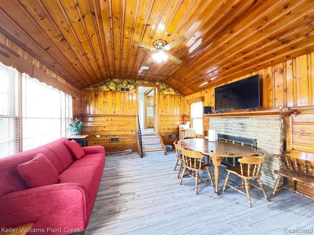 24275 Valley Avenue, Eastpointe, MI 48021