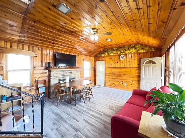 24275 Valley Avenue, Eastpointe, MI 48021