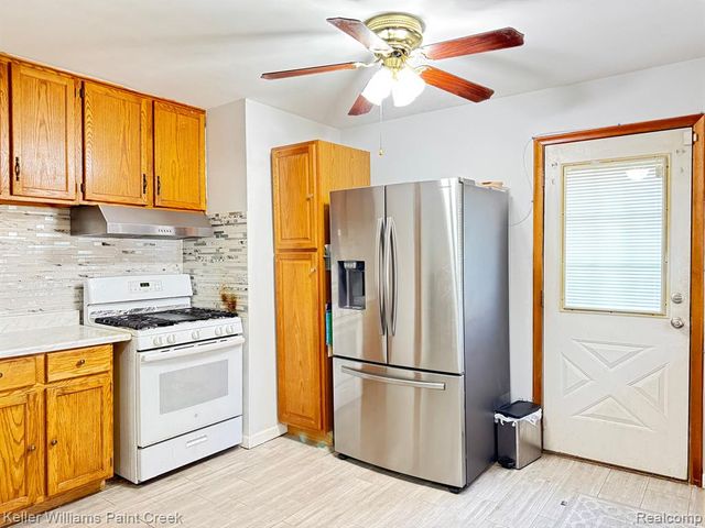 24275 Valley Avenue, Eastpointe, MI 48021
