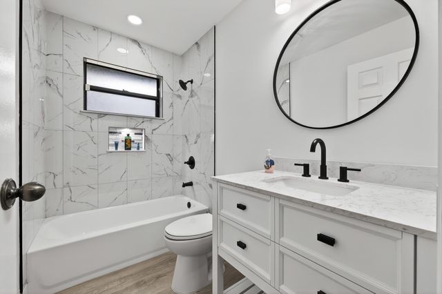 6893 SE Bunker Hill Drive, Hobe Sound, FL 33455