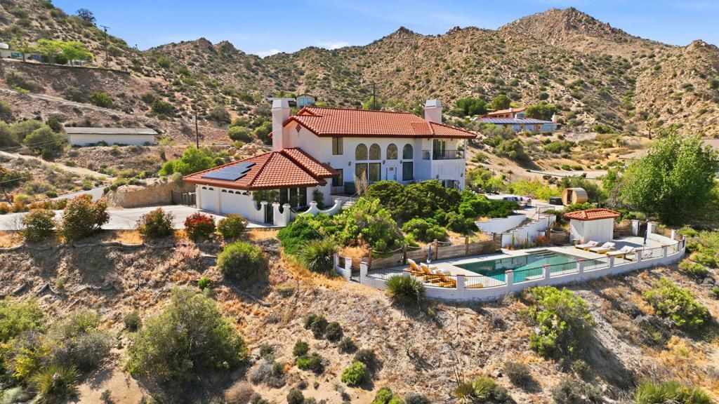 Image 2 of property listing at 53806 Ridge Road, Yucca Valley, CA 92284