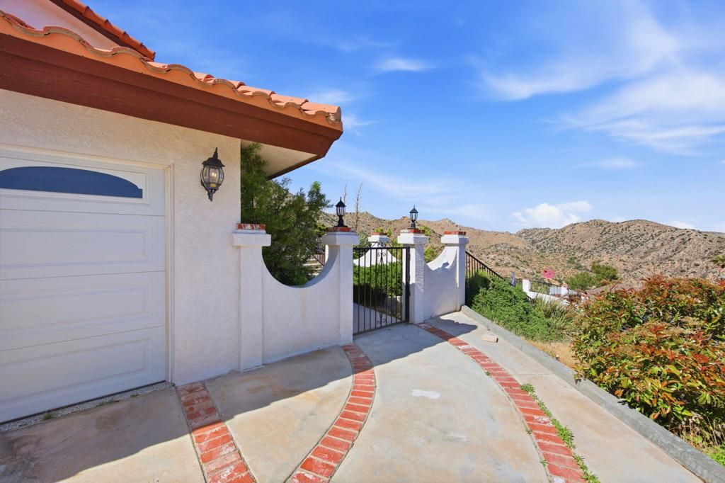 Image 76 of property listing at 53806 Ridge Road, Yucca Valley, CA 92284