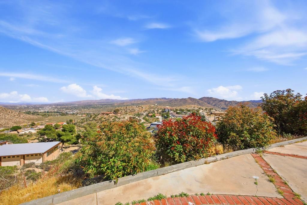 Image 77 of property listing at 53806 Ridge Road, Yucca Valley, CA 92284