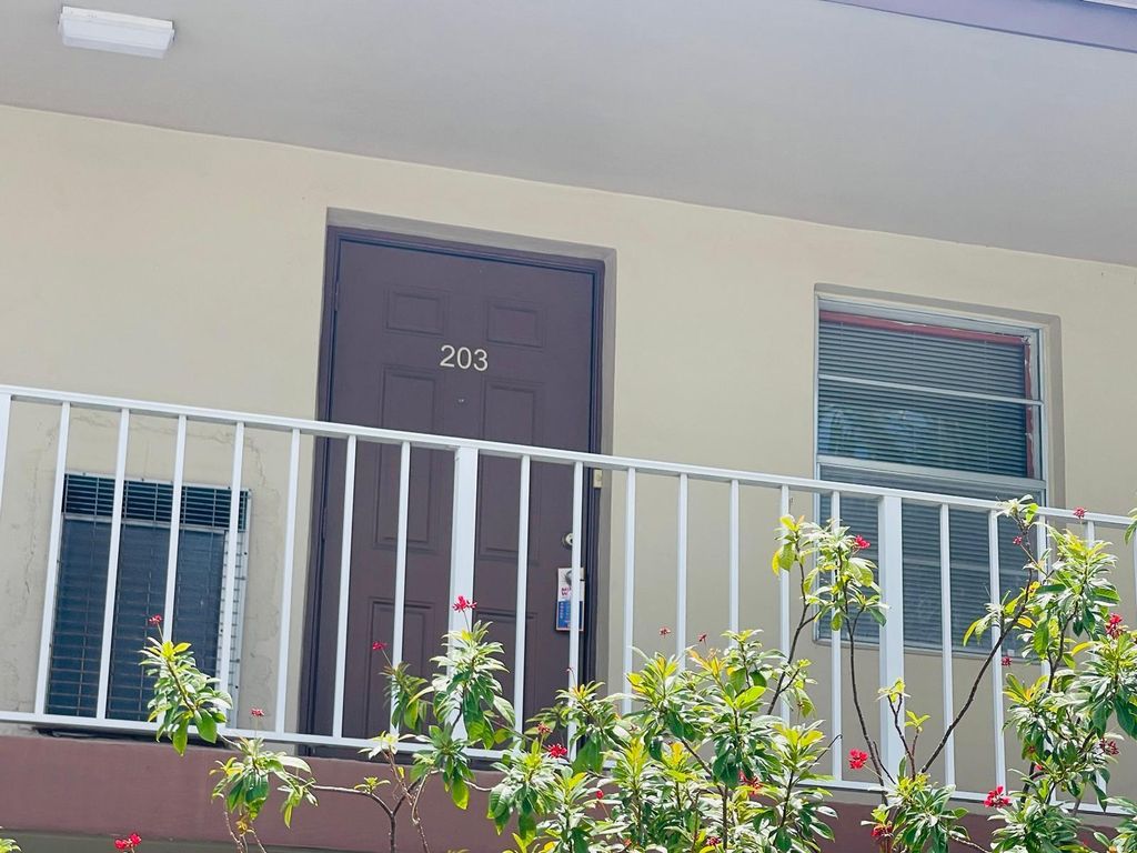 7200 NW 5TH Place 203, Margate, FL 33063