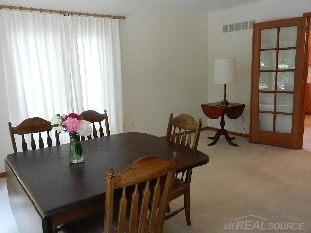 6704 Redford Circle, Troy, MI 48085