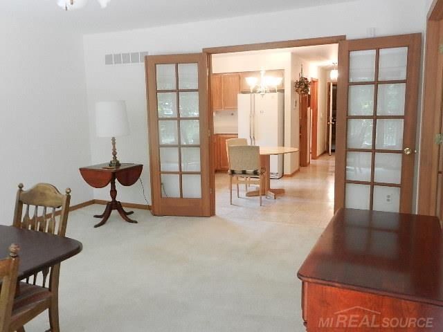 6704 Redford Circle, Troy, MI 48085