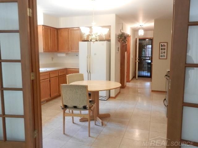6704 Redford Circle, Troy, MI 48085