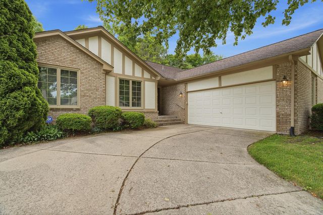 6704 Redford Circle, Troy, MI 48085