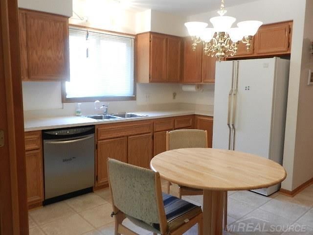 6704 Redford Circle, Troy, MI 48085
