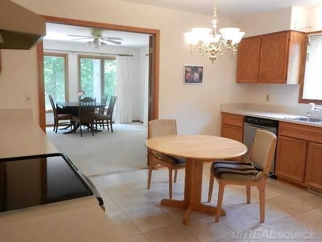 6704 Redford Circle, Troy, MI 48085