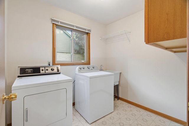 6704 Redford Circle, Troy, MI 48085