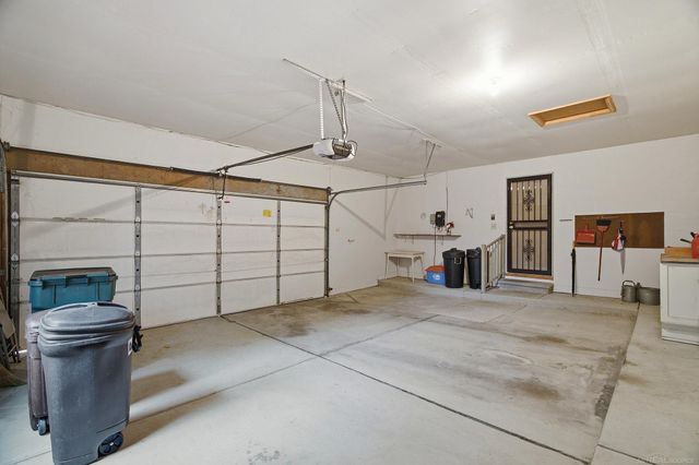 6704 Redford Circle, Troy, MI 48085