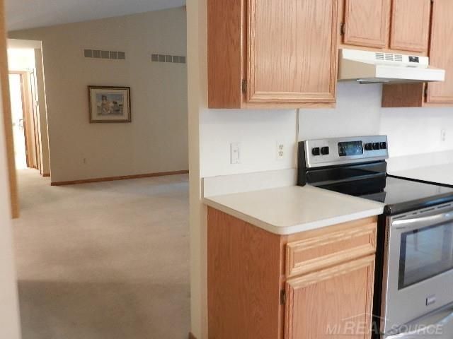 6704 Redford Circle, Troy, MI 48085