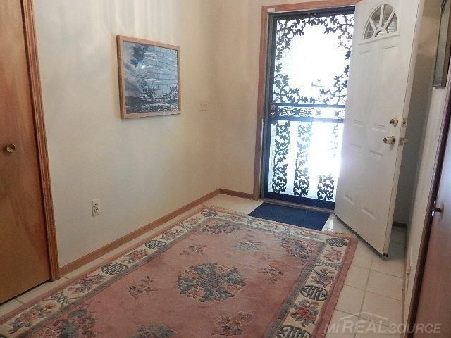 6704 Redford Circle, Troy, MI 48085