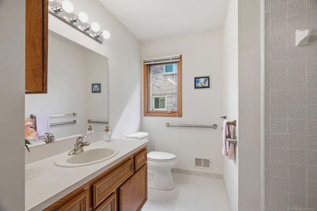 6704 Redford Circle, Troy, MI 48085