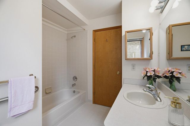 6704 Redford Circle, Troy, MI 48085