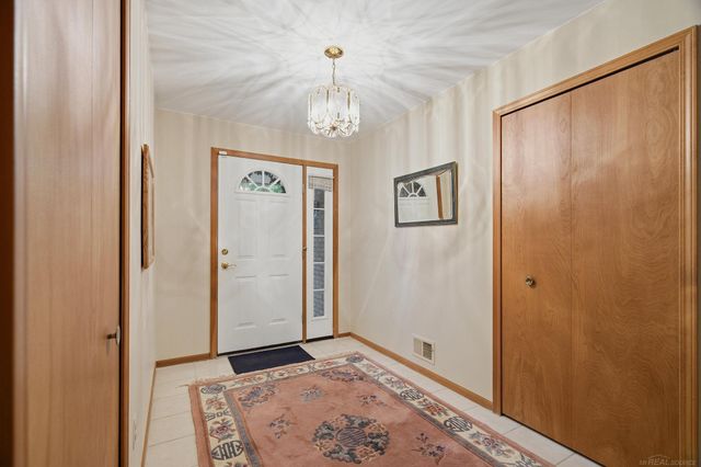 6704 Redford Circle, Troy, MI 48085
