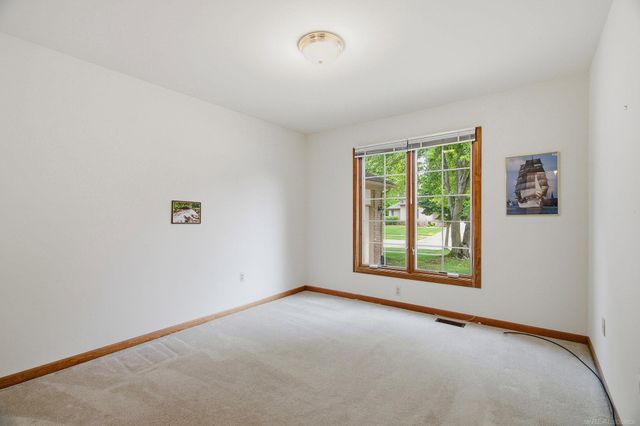 6704 Redford Circle, Troy, MI 48085