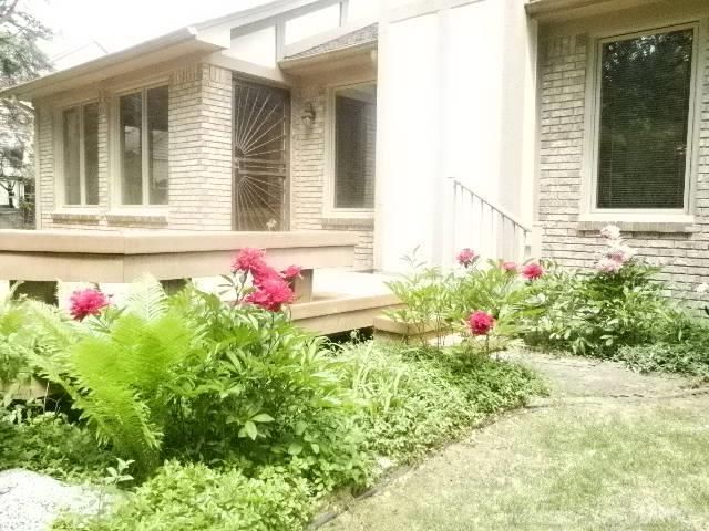 6704 Redford Circle, Troy, MI 48085