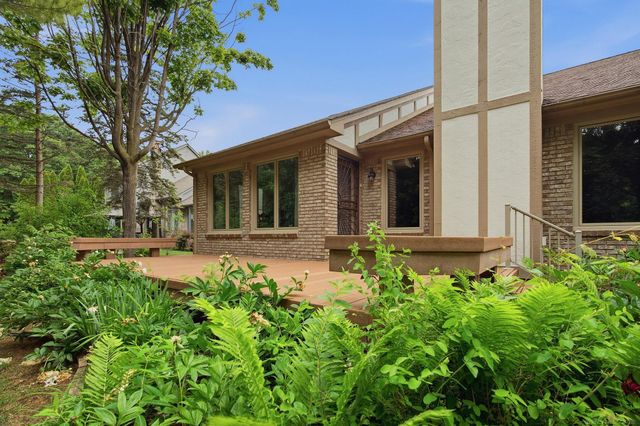 6704 Redford Circle, Troy, MI 48085