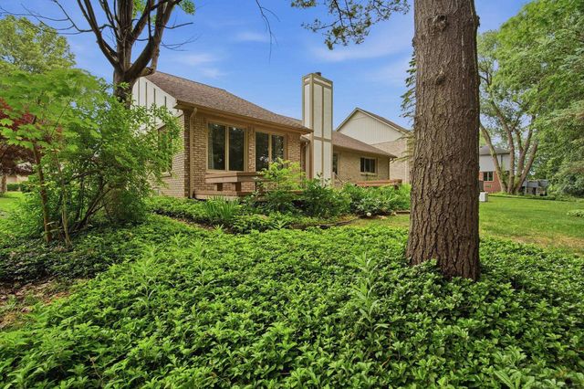 6704 Redford Circle, Troy, MI 48085