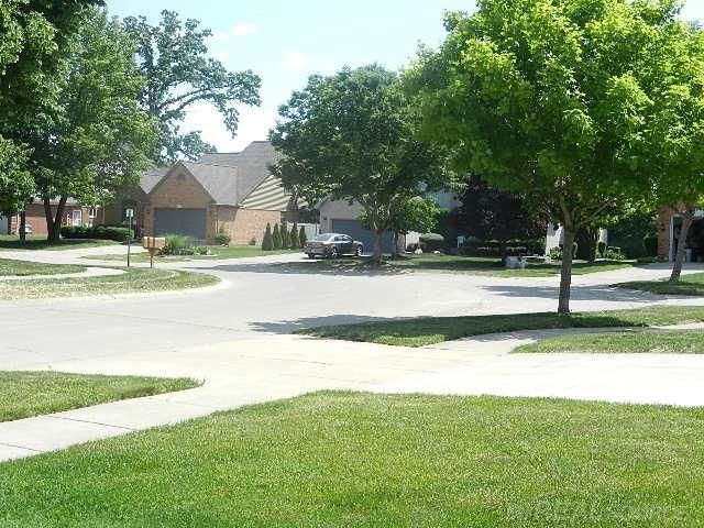 6704 Redford Circle, Troy, MI 48085