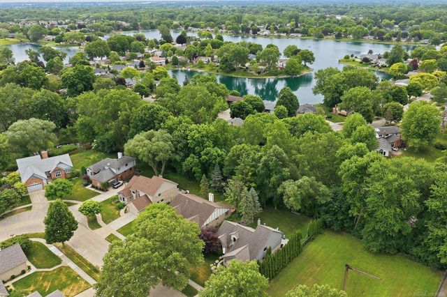 6704 Redford Circle, Troy, MI 48085
