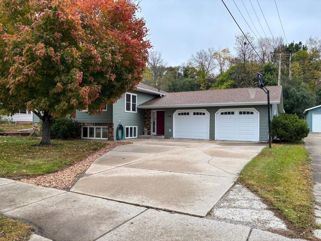 324 N Vine Street, Fergus Falls, MN 56537