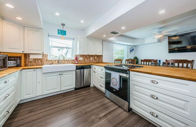 8432 W GULF BOULEVARD, Treasure Island, FL 33706