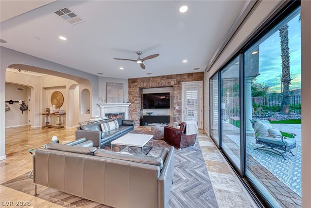 61 Contrada Fiore Drive, Henderson, NV 89011