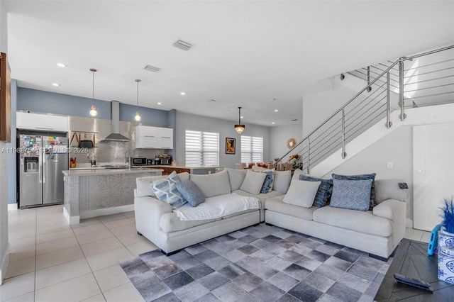 3332 W 95th Ter ., Hialeah, FL 33018