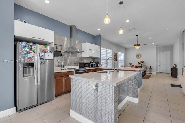 3332 W 95th Ter ., Hialeah, FL 33018