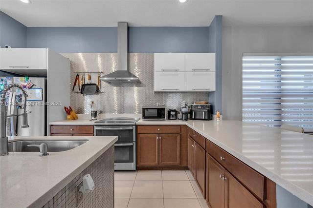 3332 W 95th Ter ., Hialeah, FL 33018