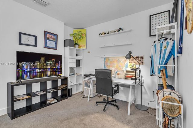 3332 W 95th Ter ., Hialeah, FL 33018