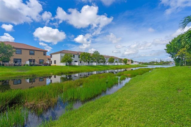 3332 W 95th Ter ., Hialeah, FL 33018