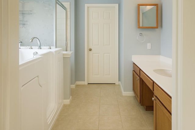 122 Edison DR, Hutto, TX 78634