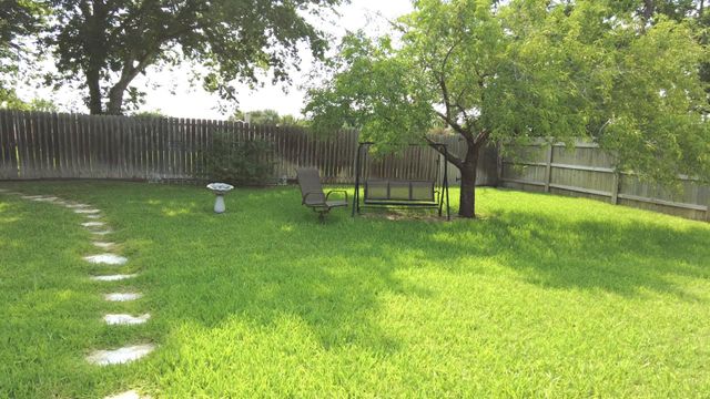 122 Edison DR, Hutto, TX 78634