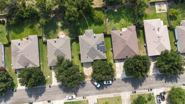 122 Edison DR, Hutto, TX 78634