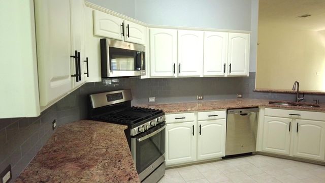 122 Edison DR, Hutto, TX 78634