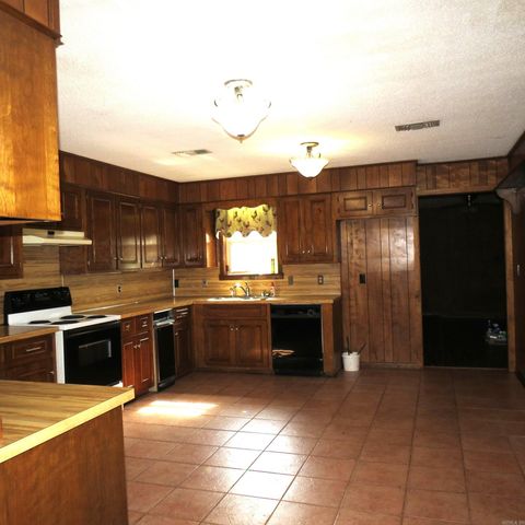 9201 Old Warren Road, Pine Bluff, AR 71603