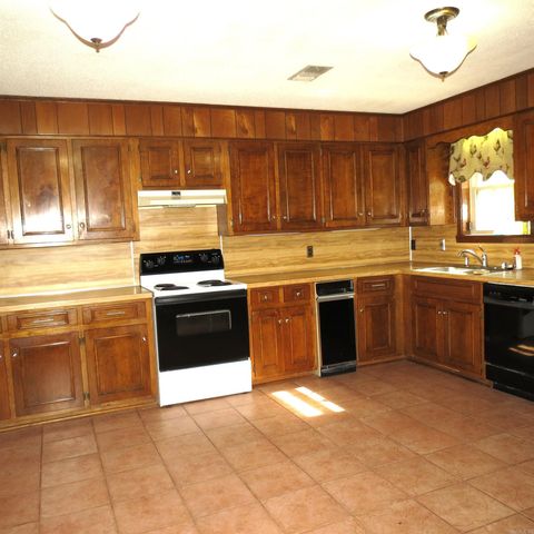 9201 Old Warren Road, Pine Bluff, AR 71603