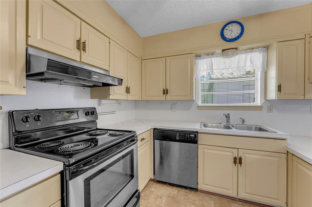 901 N Hill ST, Burnet, TX 78611