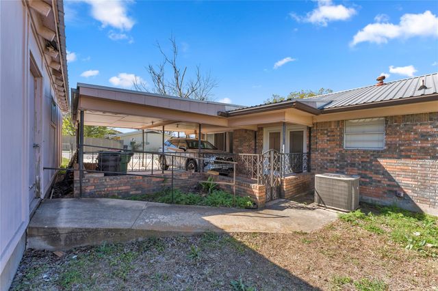 901 N Hill ST, Burnet, TX 78611