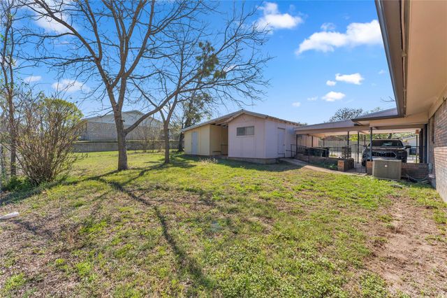 901 N Hill ST, Burnet, TX 78611