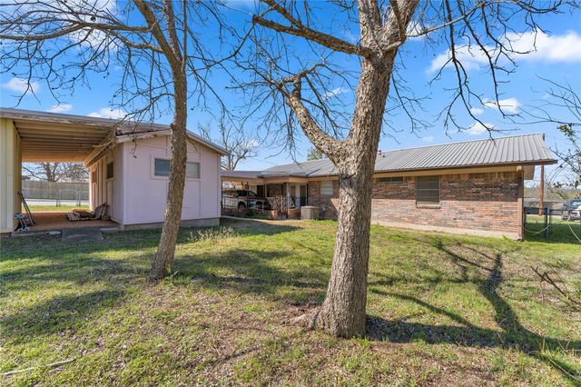 901 N Hill ST, Burnet, TX 78611