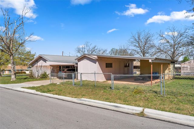 901 N Hill ST, Burnet, TX 78611