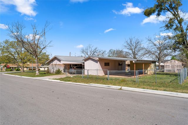 901 N Hill ST, Burnet, TX 78611