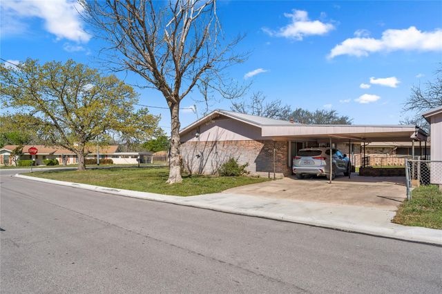 901 N Hill ST, Burnet, TX 78611