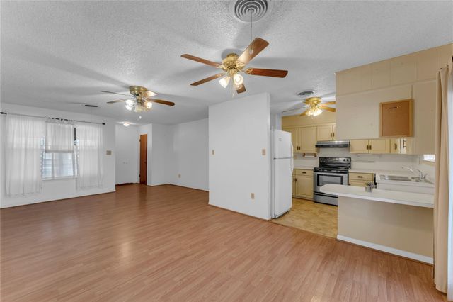 901 N Hill ST, Burnet, TX 78611