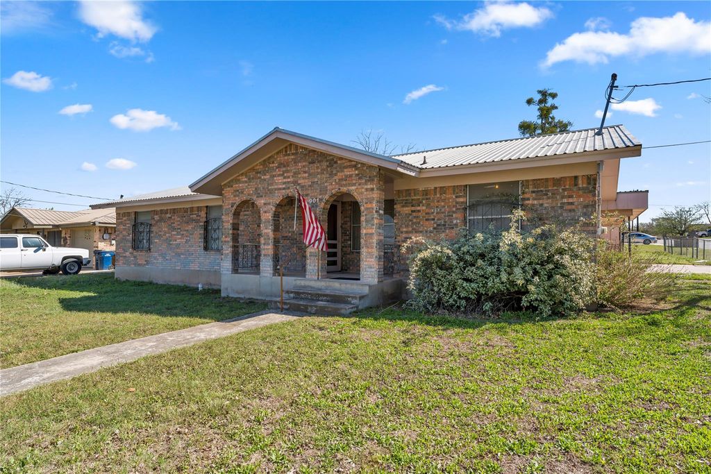 901 N Hill ST, Burnet, TX 78611